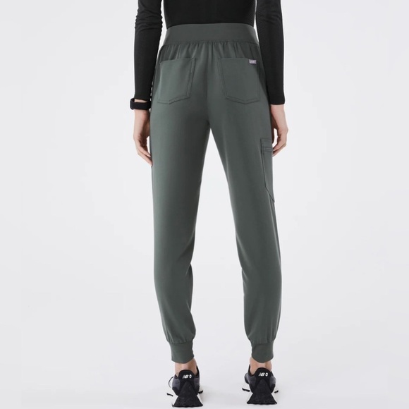 NWT High Waisted Zamora Jogger Scrub Pants in Bonsai Green. XS. SOLD OUT ONLINE. - Picture 4 of 11